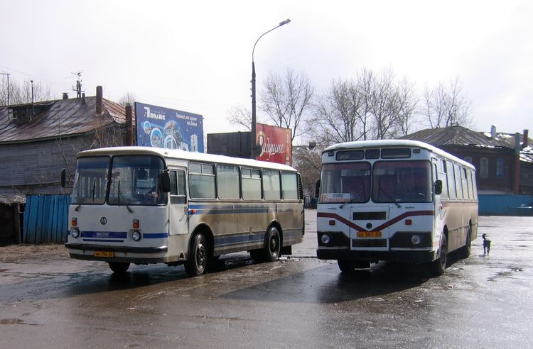 ЛИАЗ-677 и ЛАЗ-695 на автостанции в Арзамасе