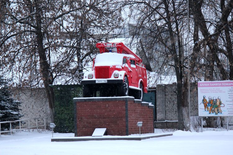 Памятник пожарной машине ПМГ-19М в Дзержинске