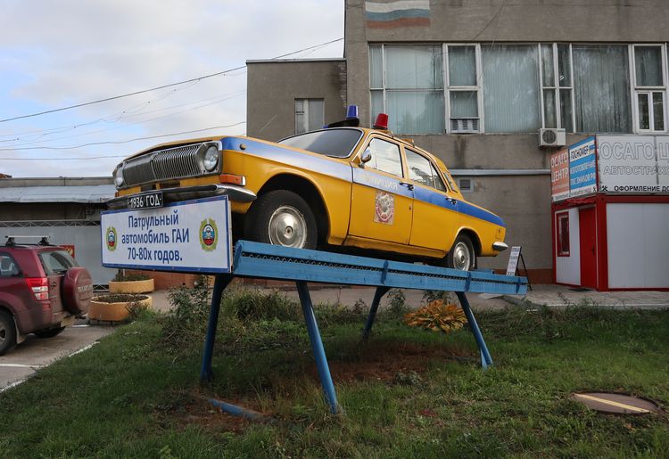 Памятник милицейской машине в Кстове