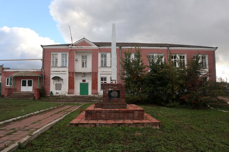 Памятник напильнику в Сосновском